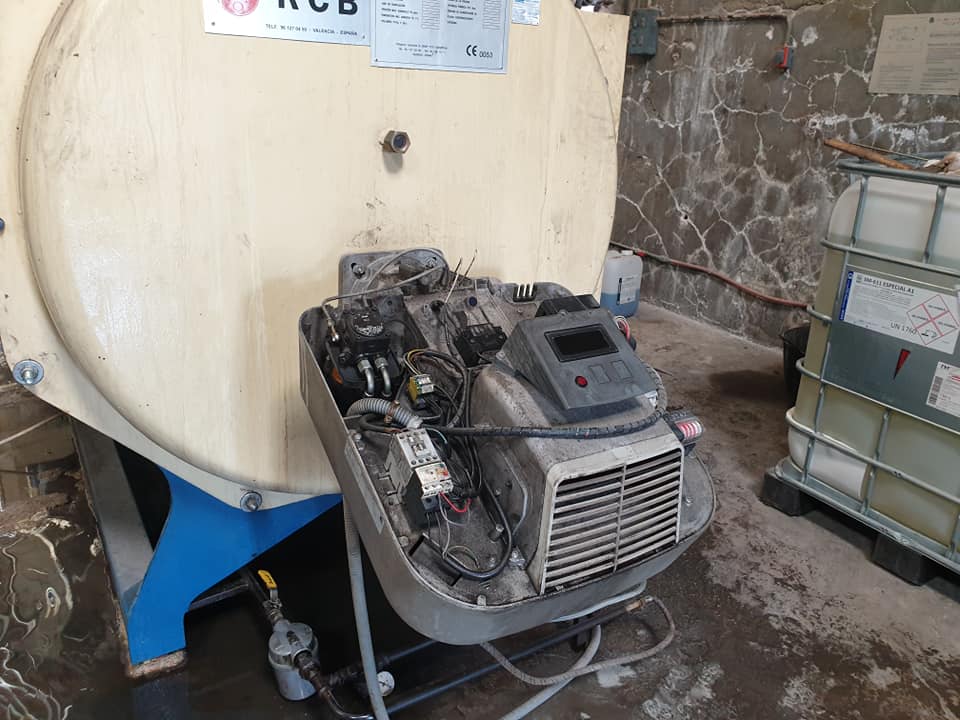 Reparación de quemador de caldera de vapor.