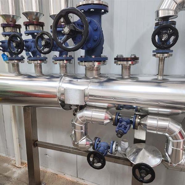 Aislamiento de la Instalación de vapor y colector. Lana de roca y acabado en aluminio